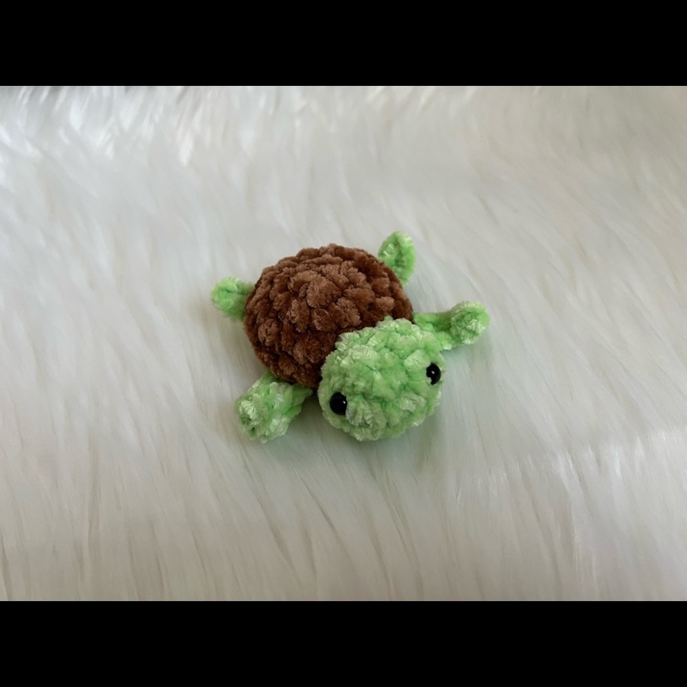 Mini turtle plushie